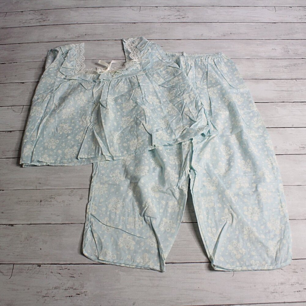 Vintage 1970's Women's Baby Doll Pajama Set Blue Ivory Floral Crop Top Capri